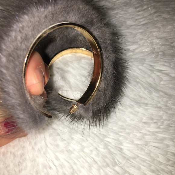 Last Chance! Zara Fur Hoop Earrings gray color - Picture 3 of 8